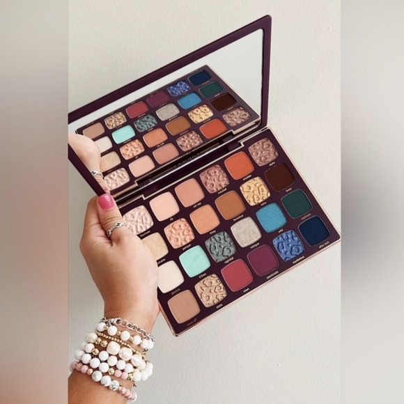 Tarte | Man-eater Nightfall Eyeshadow Palette - Picture 2 of 7